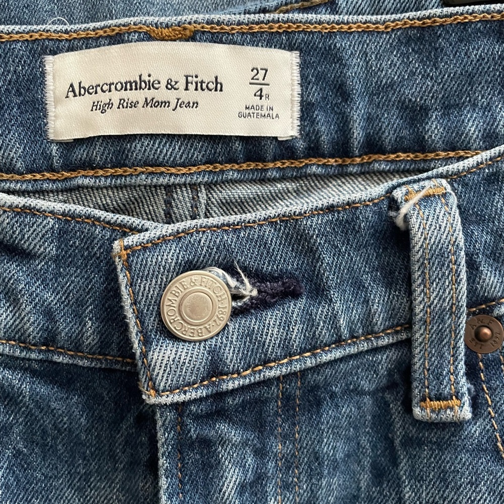 ABERCROMBIE & FITCH High Rise Mom Denim Jean